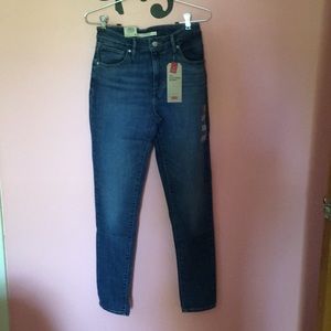 Levi women’s high rise skinny jeans